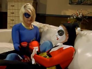 Harley quinn vs. blau engel asche hollywood