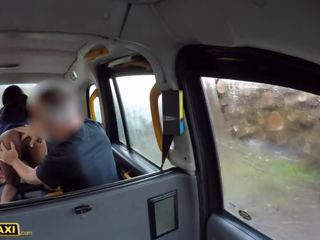 Falso taxi mulatta dea asia rae scopata e spruzzato con sborra