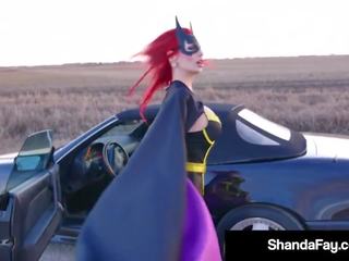 Голям бюст batgirl shanda fay гадно фалос roadside: безплатно мръсен филм e5