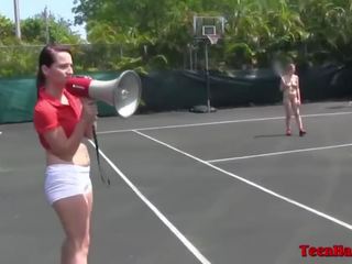 Concupiscent коледж підліток лесбіянки грати оголена теніс & насолоджуйтесь манда облизування веселощі