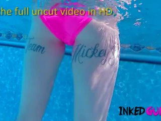 Inked gurlz - gözel ýaşlar alt step-sis banged outdoors