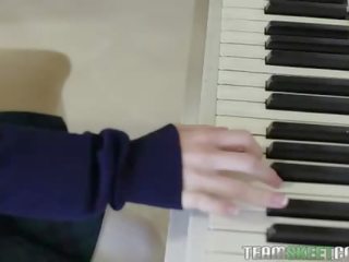 Sammie daniels un viņai klavieres lessons viņa sūkā