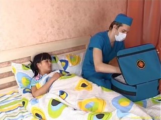 若者 与えます 睡眠 ティーンエイジャー a ザーメン 上の 彼女の 胸