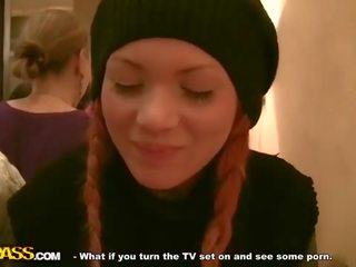 Redhead harlot in publik kakus fuck movie