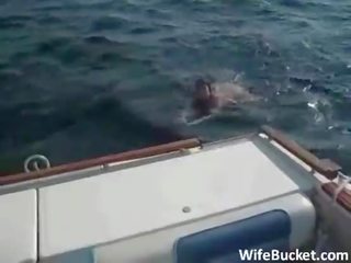 Baise la femme sur une yacht