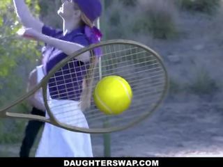 Daughterswap - 青少年 网球 明星 骑 stepdads 阴茎
